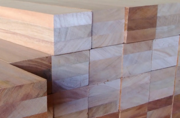 Jak producent drewna klejonego dba o środowisko naturalne?