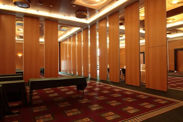 Czy hotel z pokojami typu business class wpływa na produktywność?