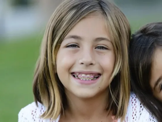 Jak uczyć dziecko samodzielności w dbaniu o aparat ortodontyczny?